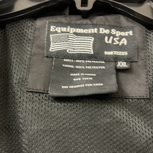 Beautiful rain jacket and wind proof mesh lining for women - Picture 3 of 7